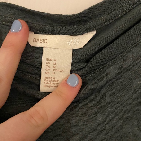 H&M basic pocket tee - Picture 2 of 3